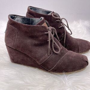 TOMS | brown suede wedge booties 10.0 front lace closure.